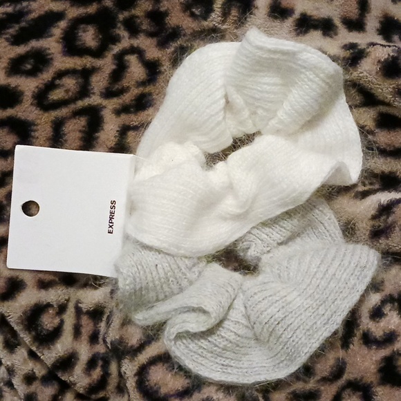 EXPRESS KNIT SWEATER SCRUNCHIES SET OF 2 - Picture 1 of 7